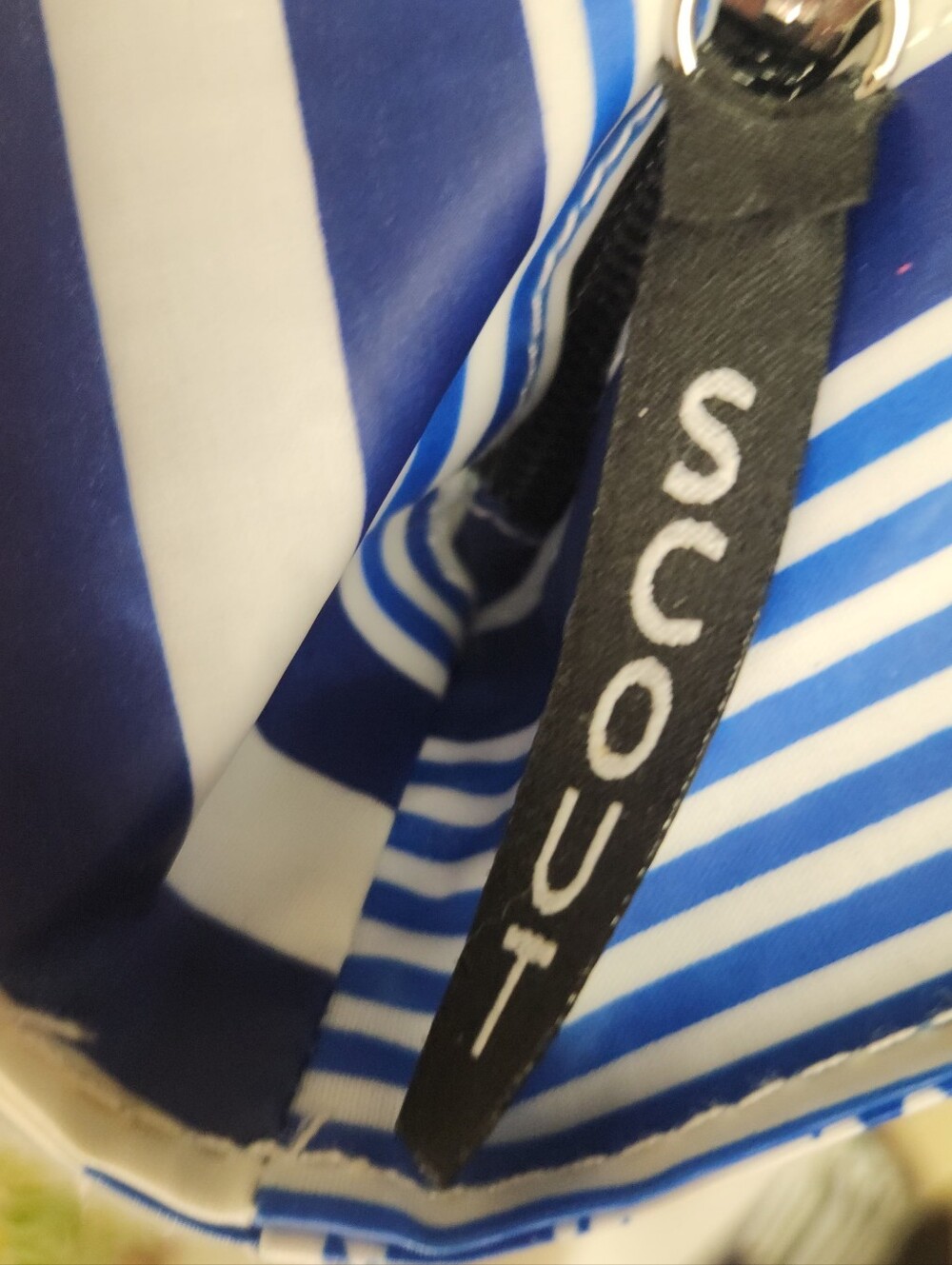 Scout Sport Huge Blue and White Patterned Tote with Black Handles Zipper Top - Picture 7 of 8